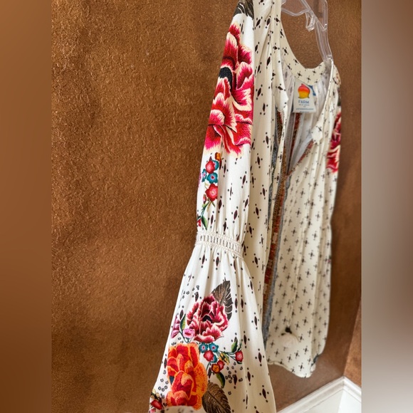 Farm Rio Anthropologie Diana Ivory Floral Print Peasant Tassel Top Size Small - Picture 6 of 8